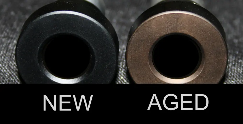 Alterung und Photodiskoloration nach UV-Belichtung von anodisiertem Aluminium