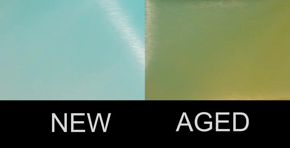 Bild, das die Alterung und Photodiskoloration nach UV-Belichtung von Kunststoff zeigt