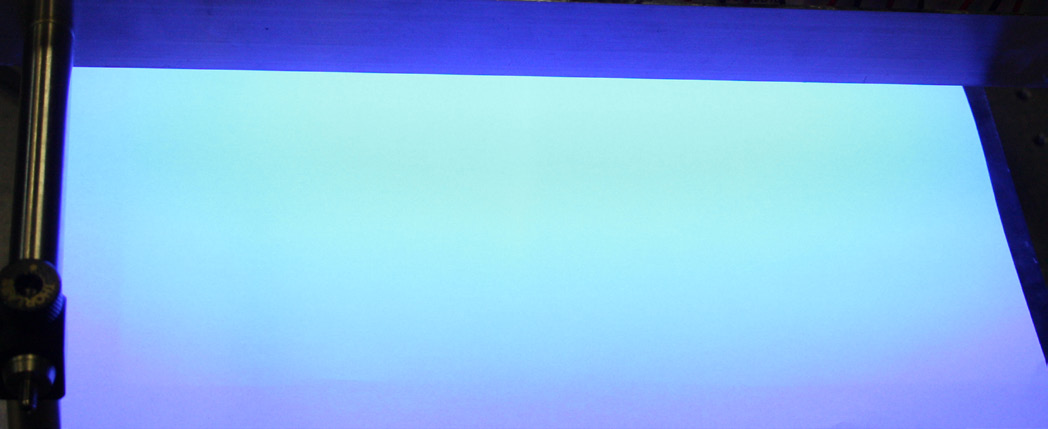 Gleichmäßig bestrahlte Fläche in großem Abstand, Flächenstrahler SFL-UV-L ECO mit 385-nm-UV-LEDs